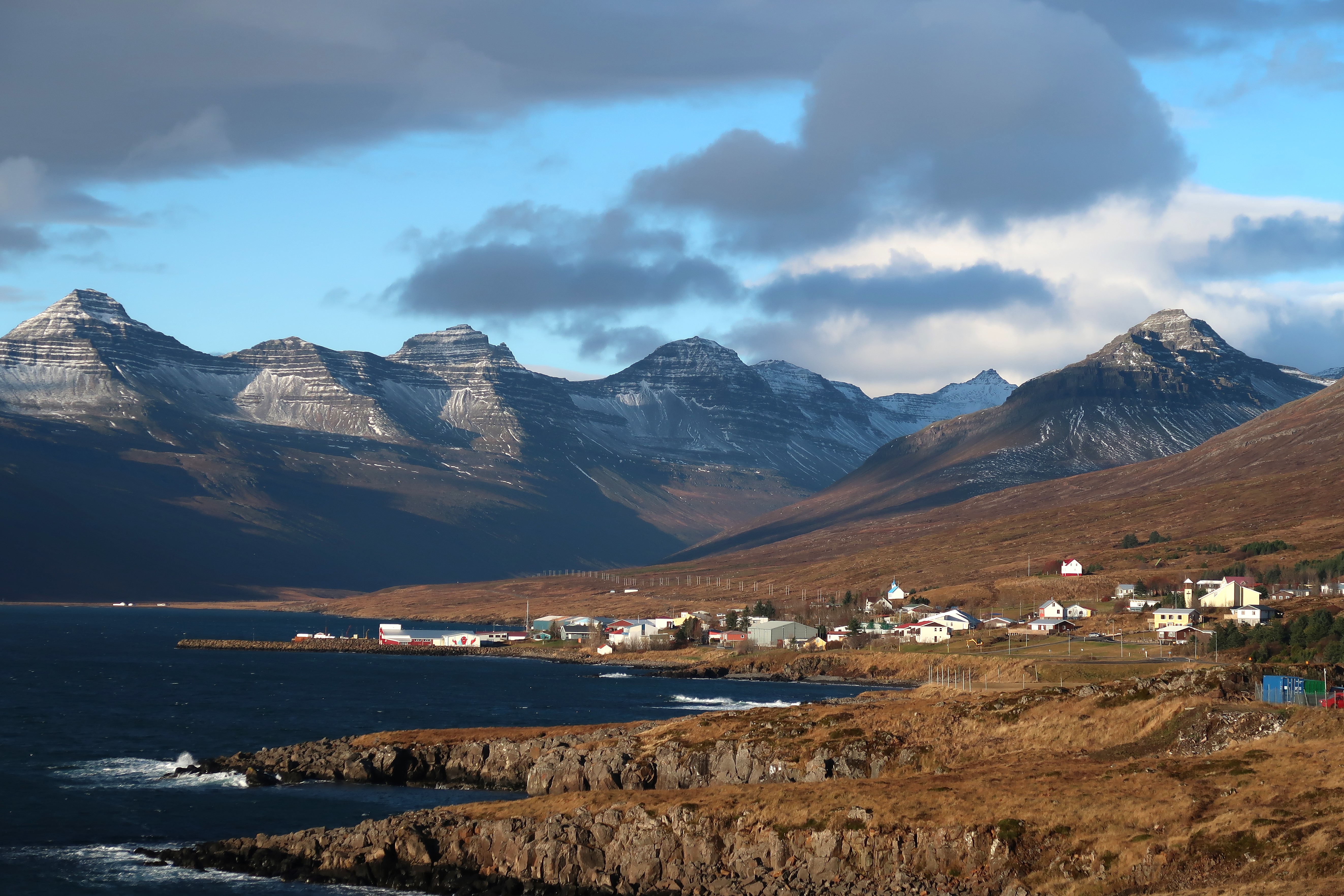 Stvarfjrur heilsai me veurblu.